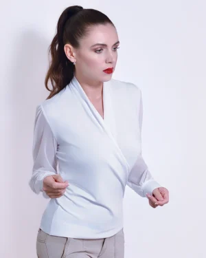 Luxusní společenská bílá halenka s průhledným rukávem, zavinovací.