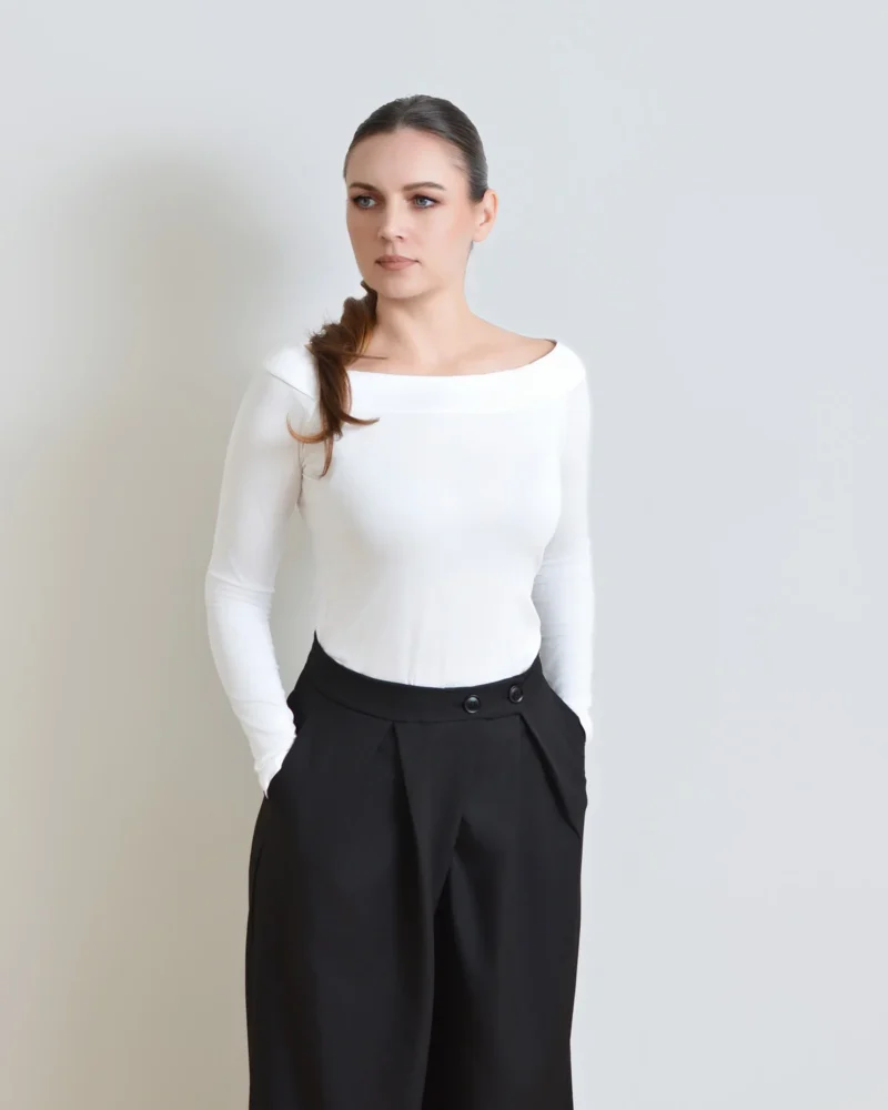 bílé dámské tričko s odhalenými rameny, široký výstřih, dlouhý rukáv